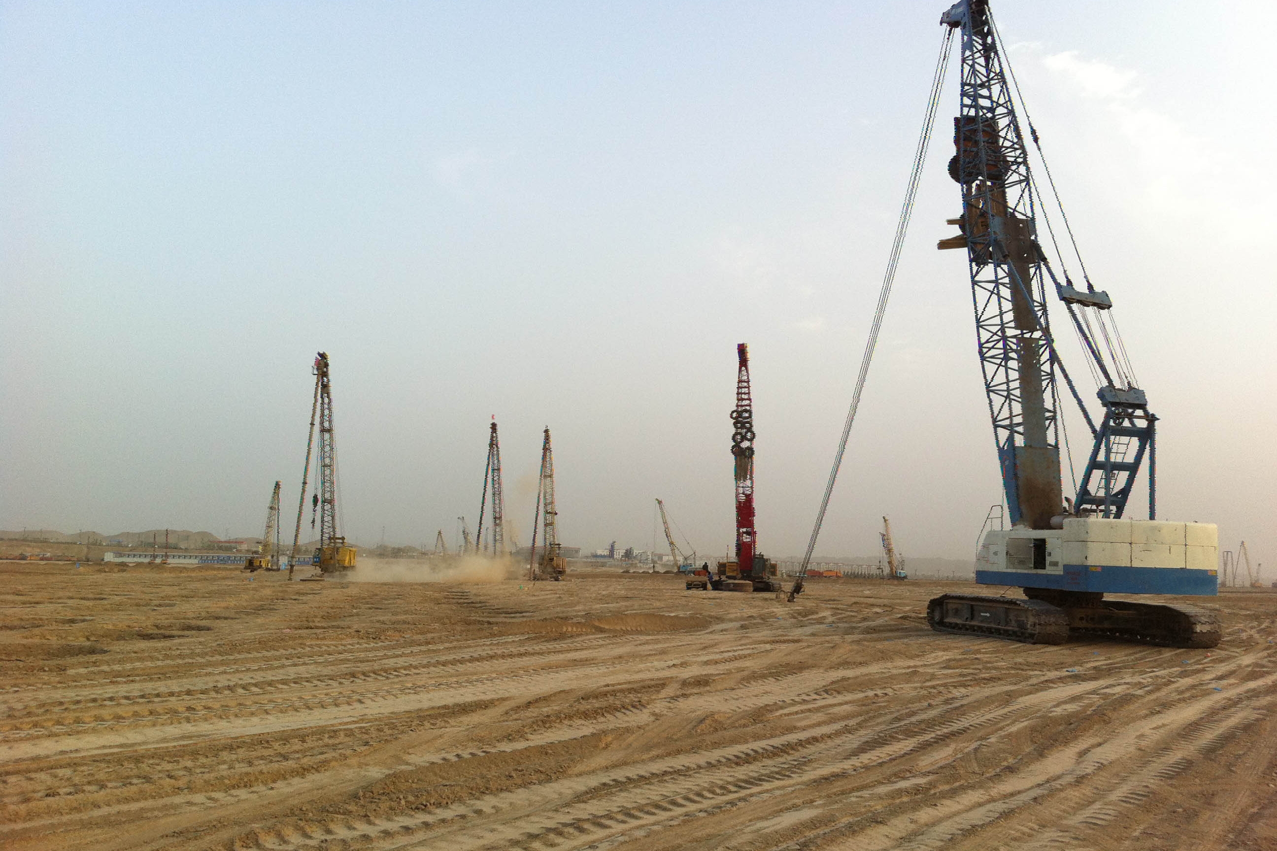 强夯边线施工要点：地基打结实的 “边界必修课”